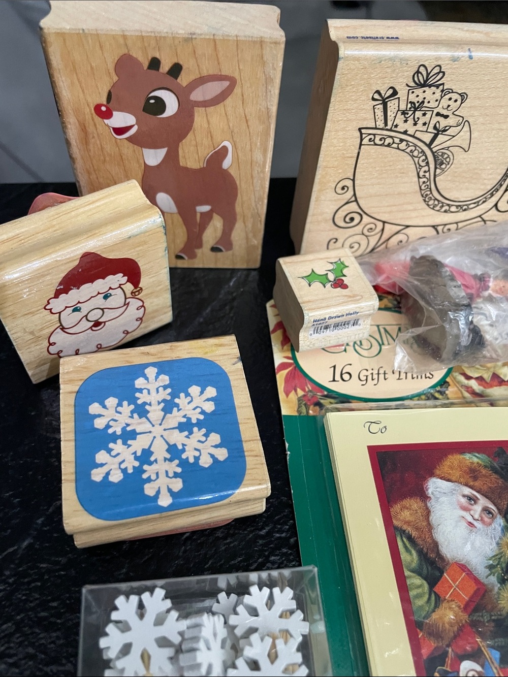 Holiday Craft Set - Red, Green, White Cards, photo albums, stamps and more! Fun! - Picture 6 of 6